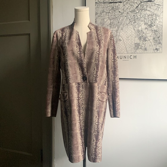 Blank NYC, Faux suede jacket, python pattern in taupe and black. - Picture 2 of 9